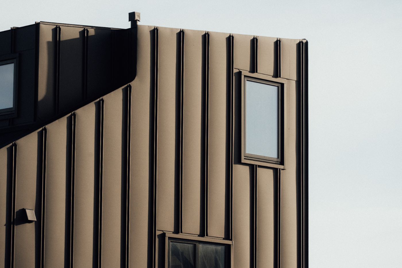 Standing-seam cladding folded on site, close detail